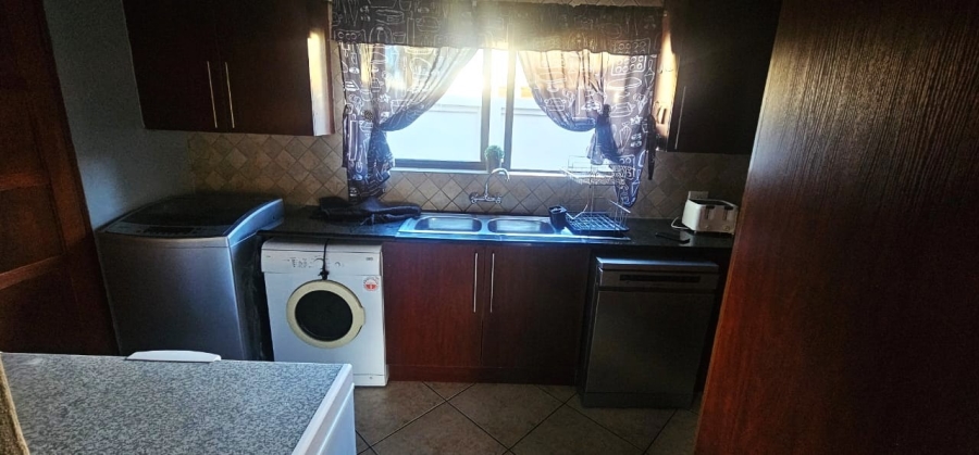 To Let 4 Bedroom Property for Rent in Safari Gardens North West